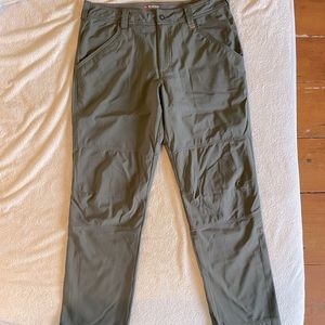 Simms Men’s Fishing Pants, Size 34 / 31, Color is Gray